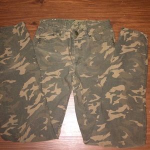 Rue 21 girls camo pants Size: 7/8