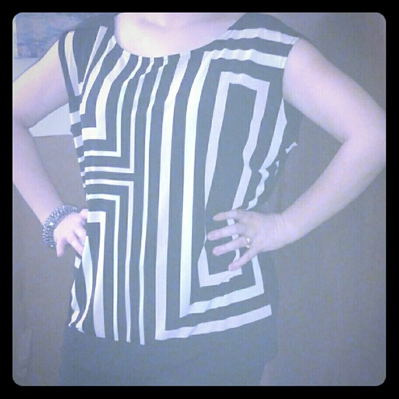 Retro contemporary short sleeve sassy top - Picture 1 of 4