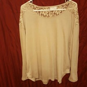 Long sleeve tshirt with lace detail