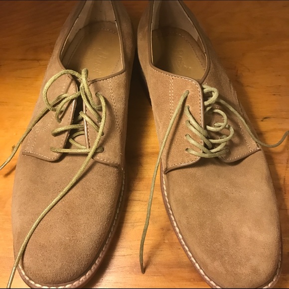 Men's 🎩 G.H. Bass & Co. Beige Suede Oxfords - Picture 2 of 4