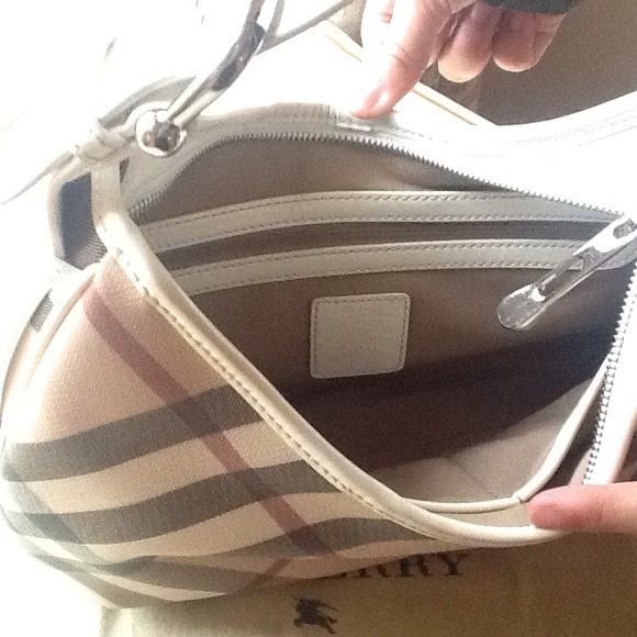 Burberry Small Check Hobo - Picture 4 of 4