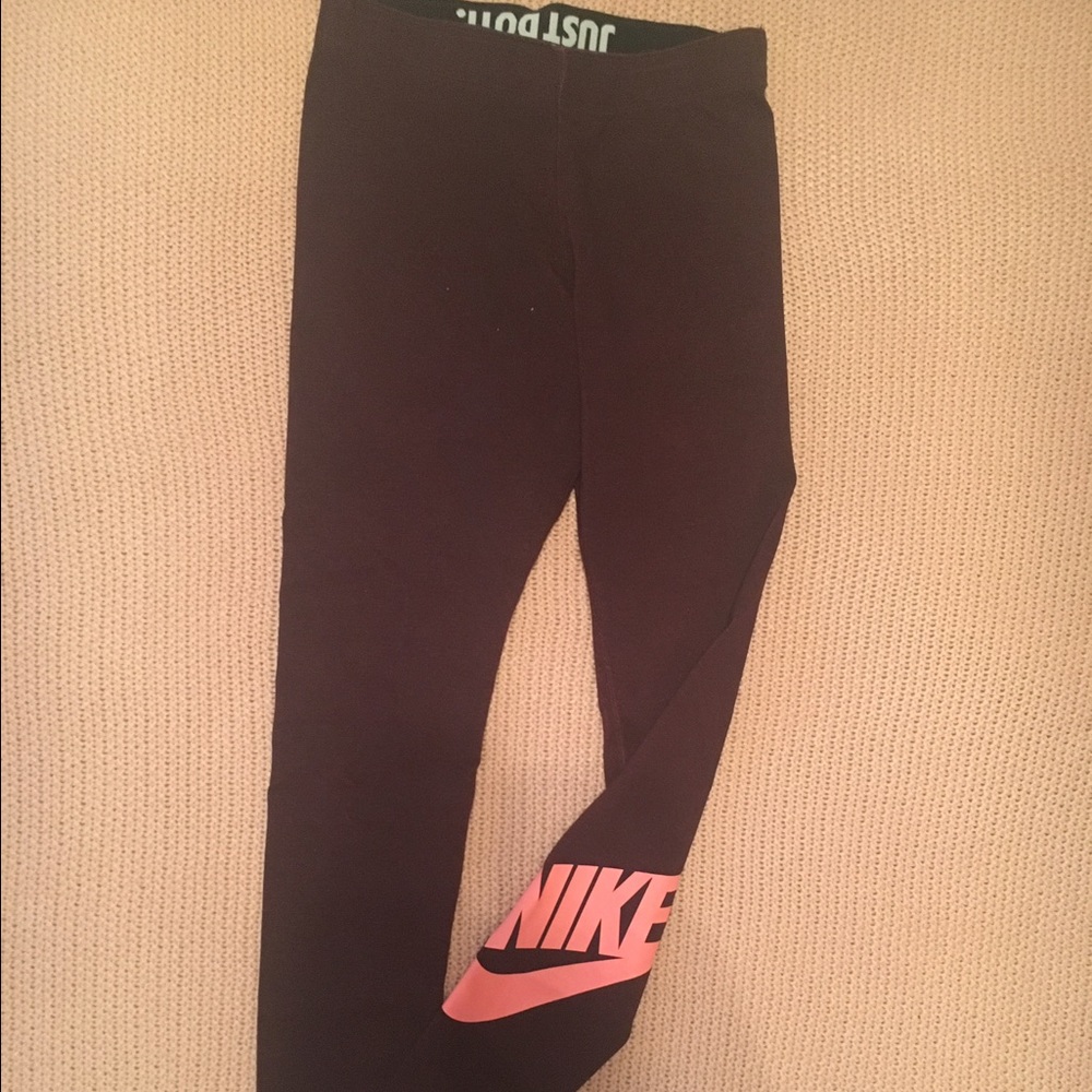 Nike maroon leggings