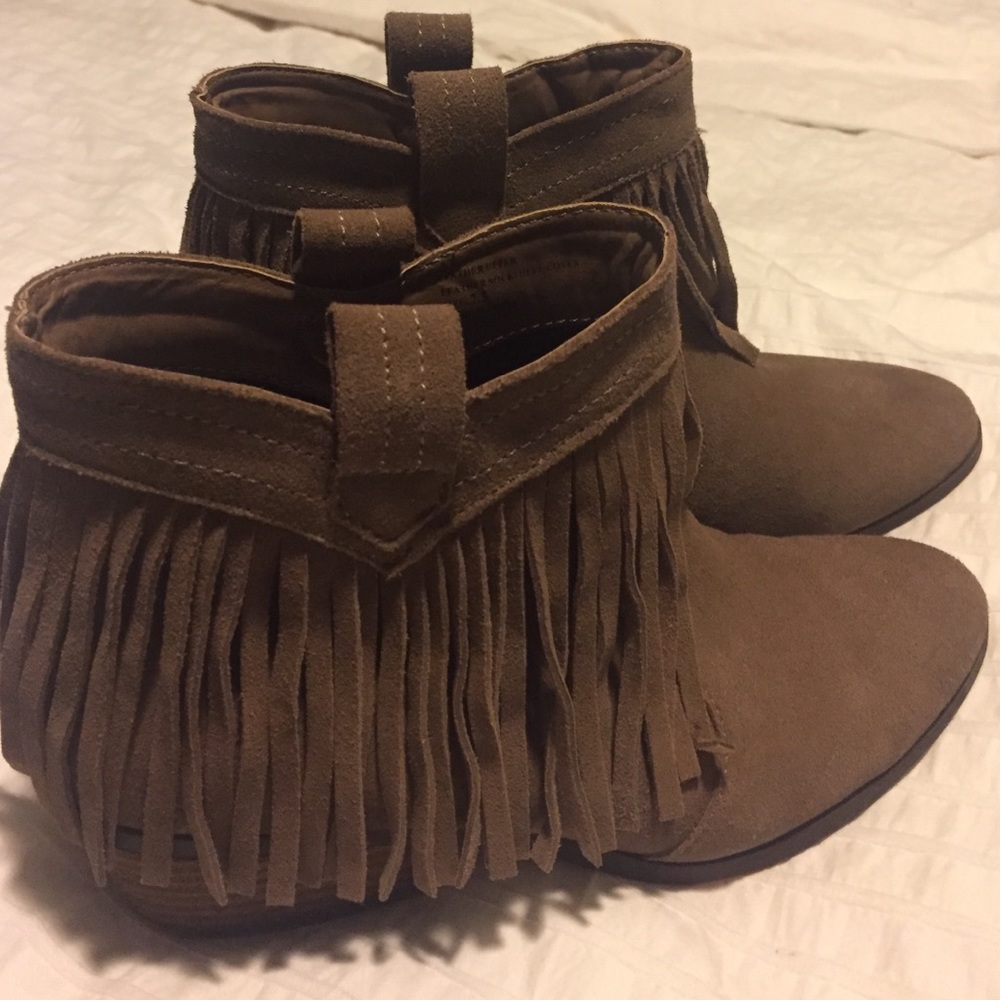 Restricted 7.5 Fringe Sueded Booties