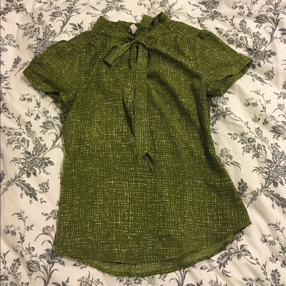 Green fitted blouse