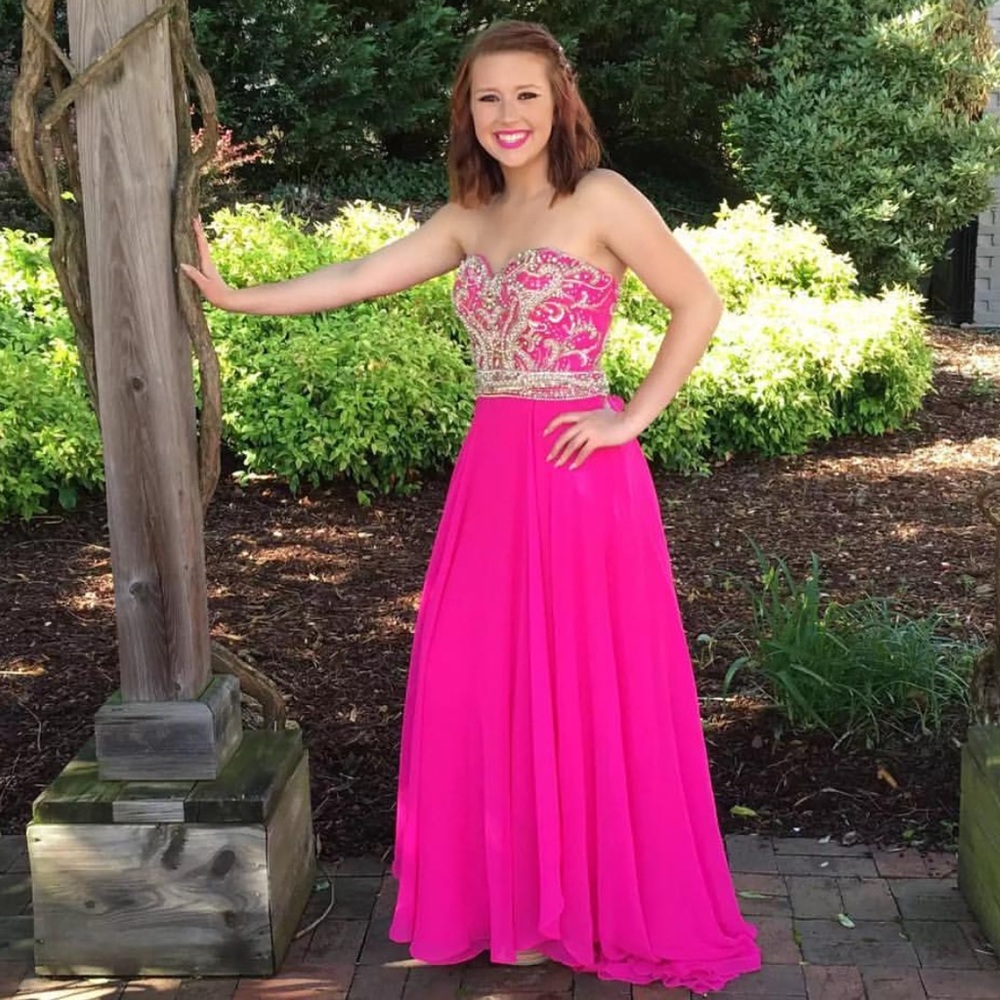 This is not a preorder! Beautiful prom dress