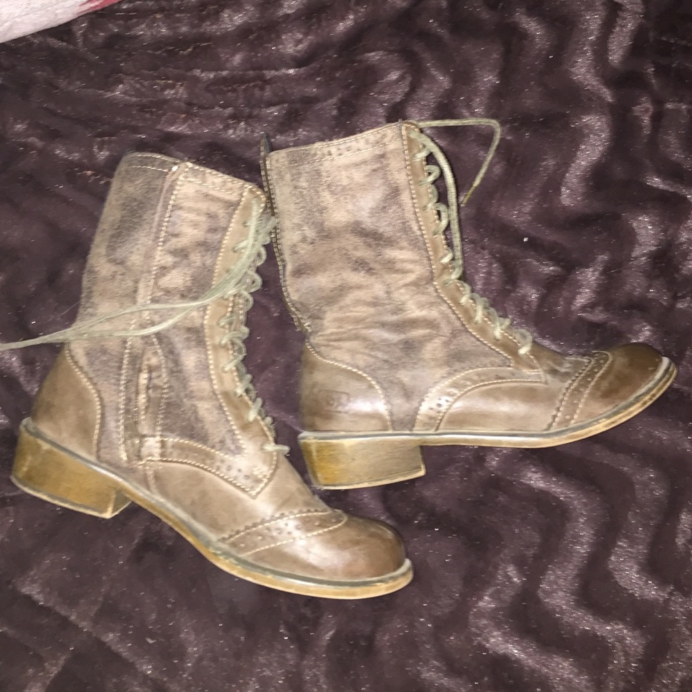 Short boots