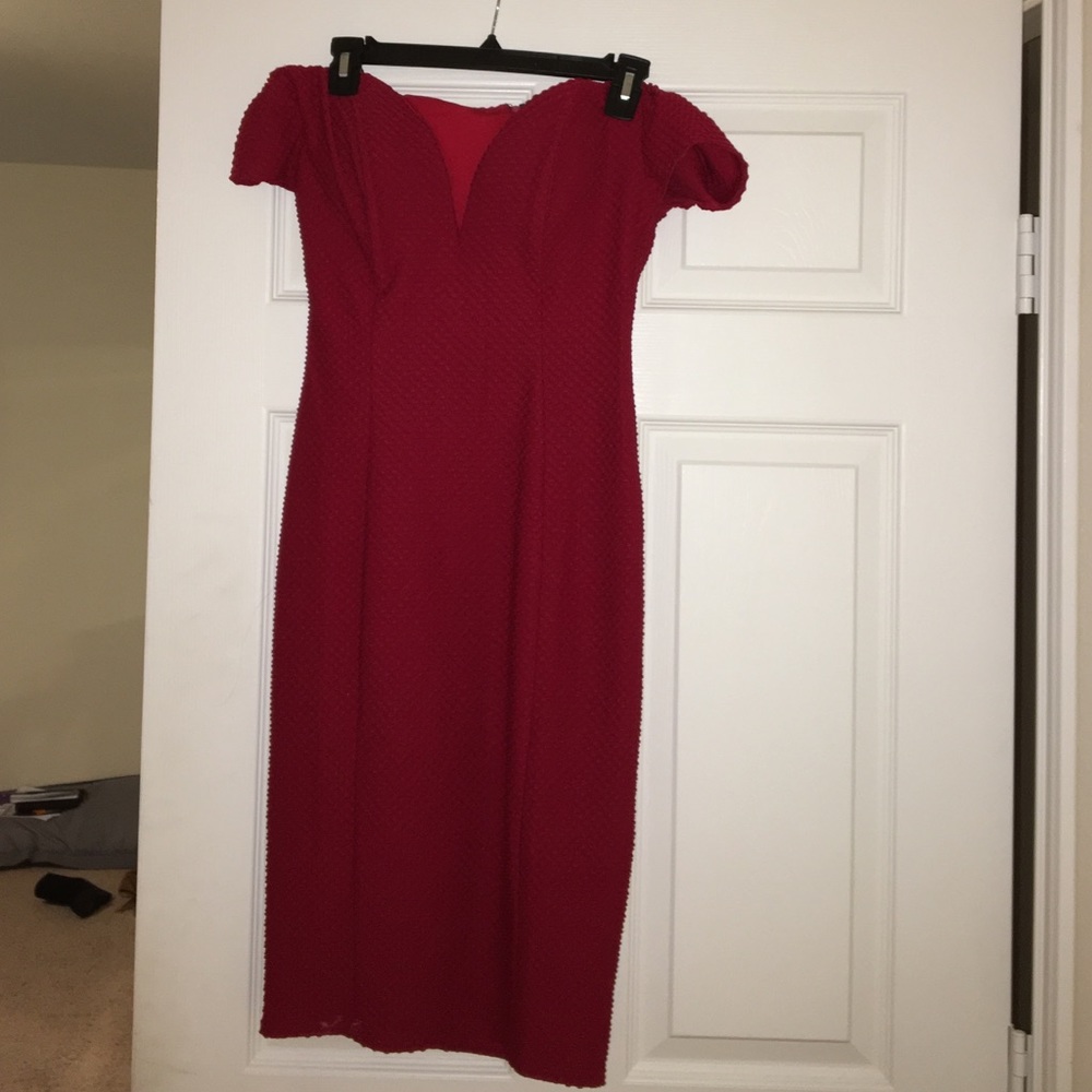 Red off the shoulder Windsor dress - Picture 2 of 3