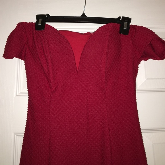 Red off the shoulder Windsor dress - Picture 3 of 3