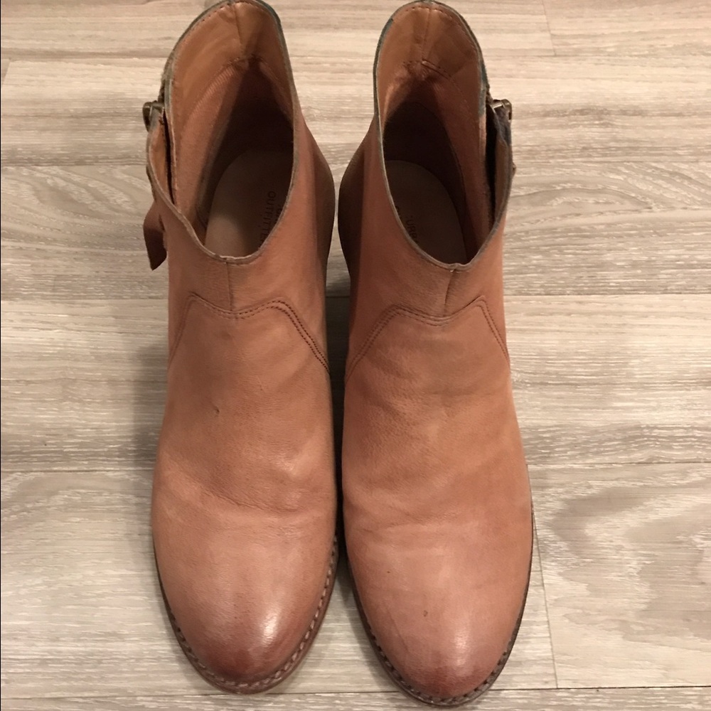 Urban Outfitters Faye Tan Bootie....Sz 6