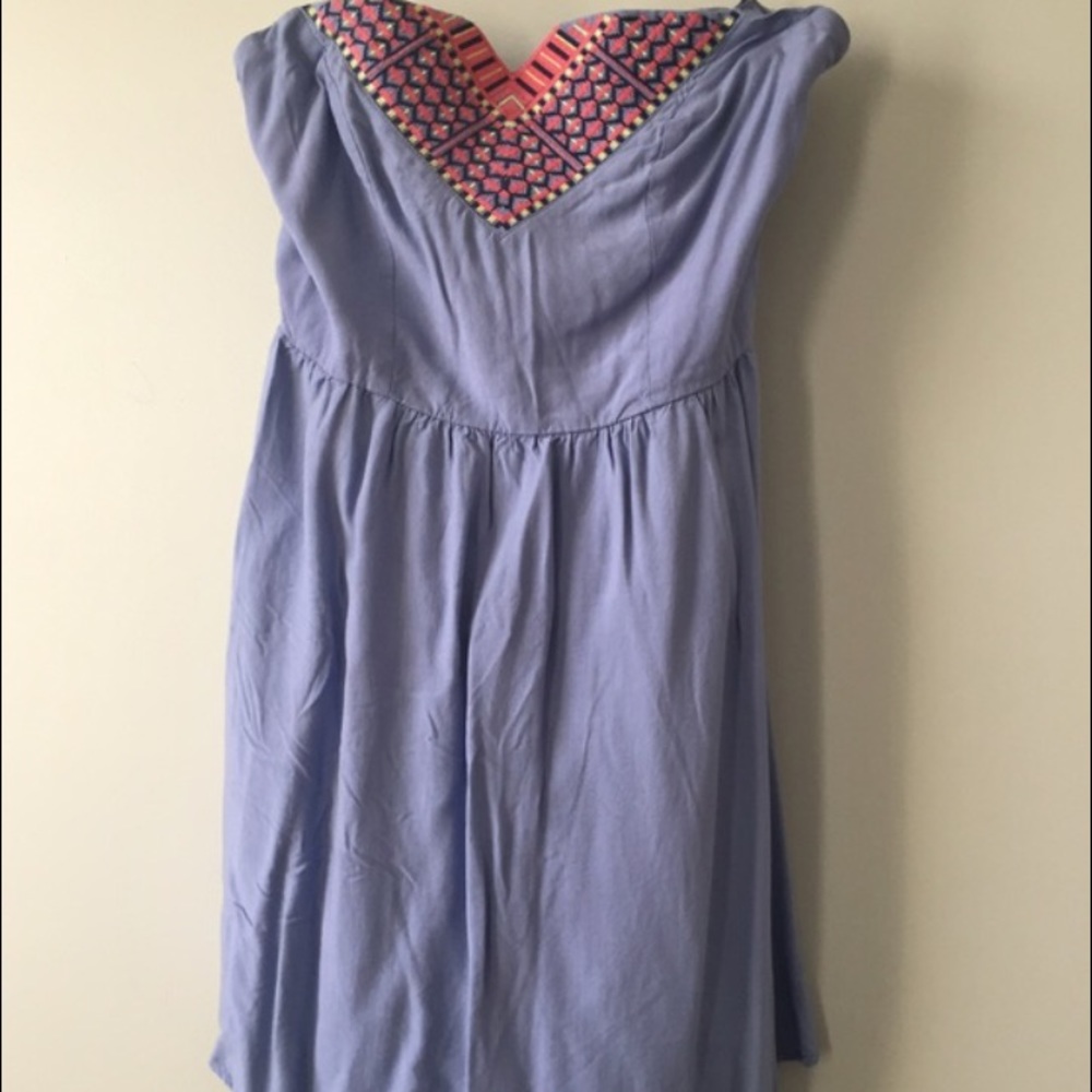 MUST GO! 🎉Adorable Strapless embroidered sundress