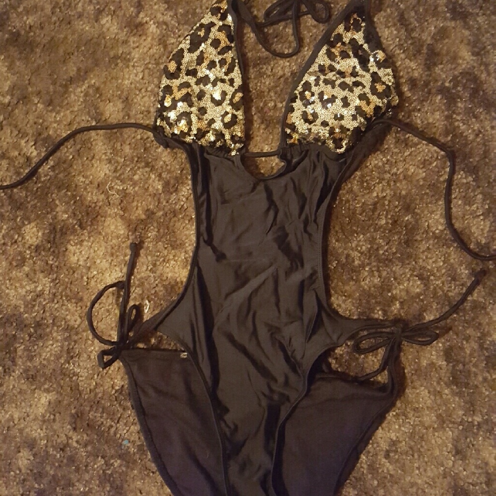 One piece bathing suit