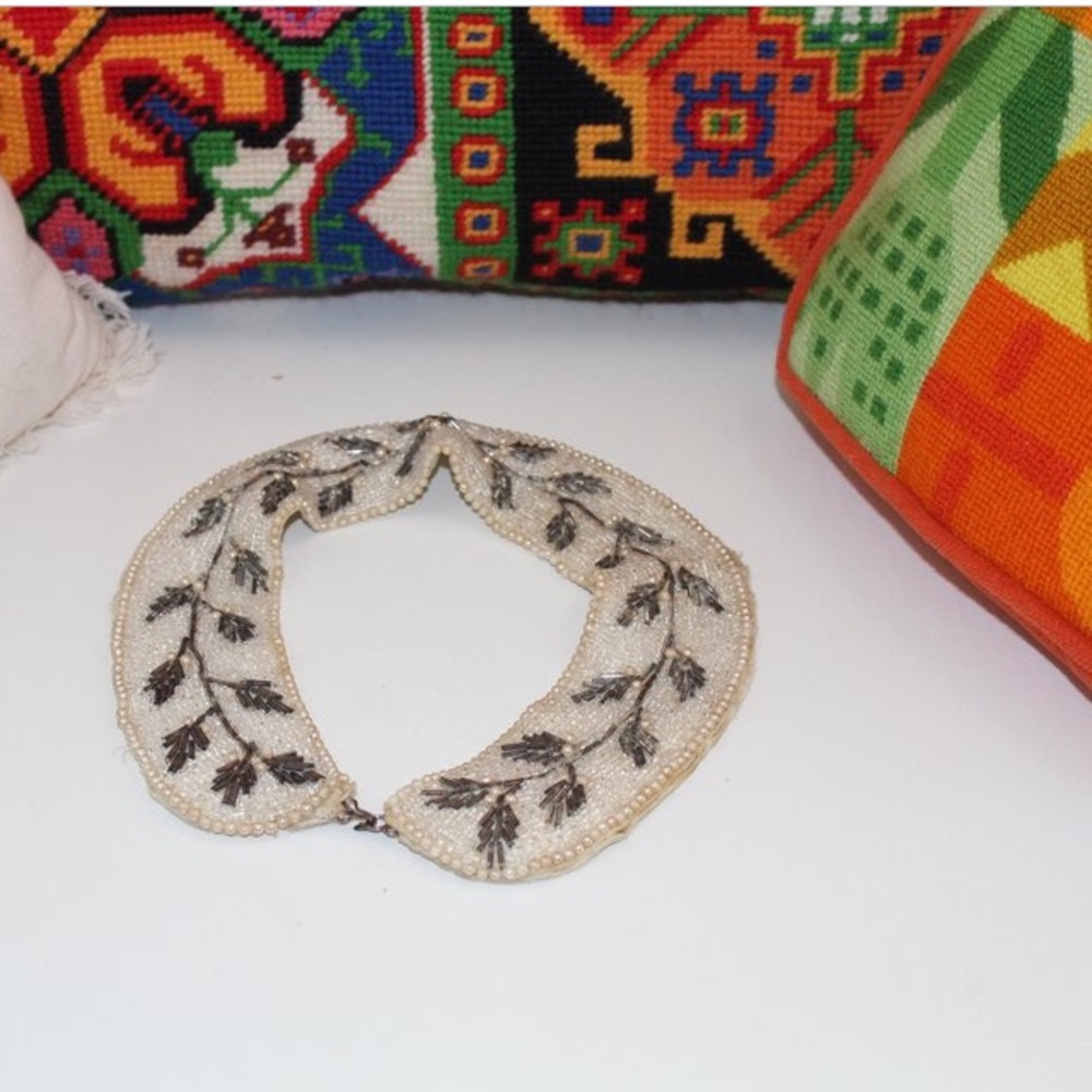 Vintage 50's beaded collar