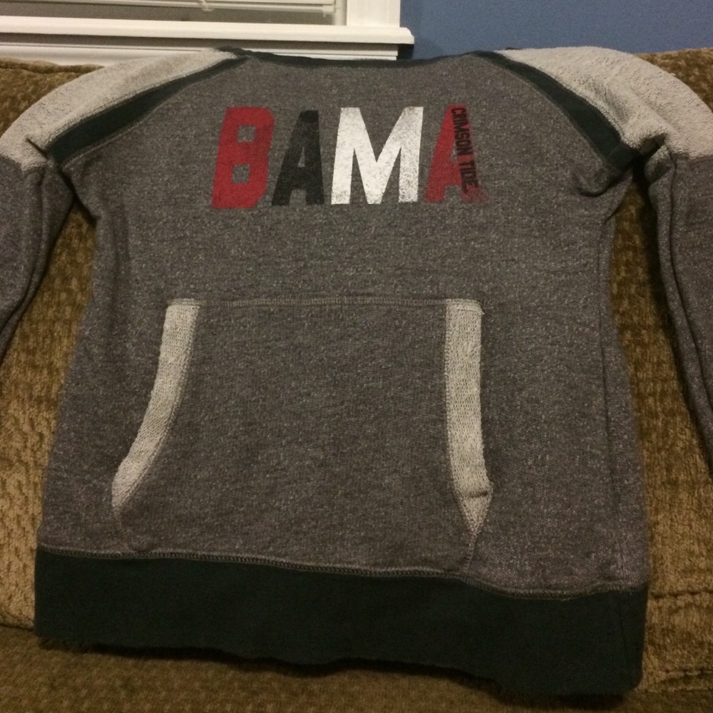 AL tee and sweatshirt.