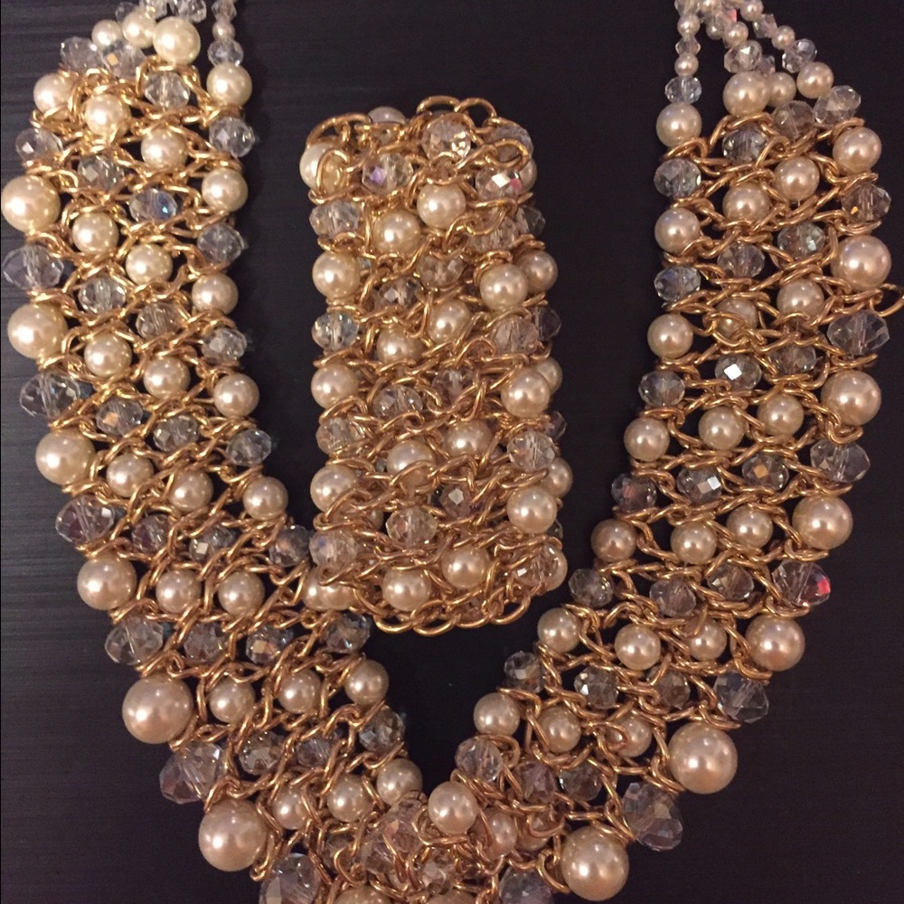 NEW  Necklace and Bracelet set for the Holidays