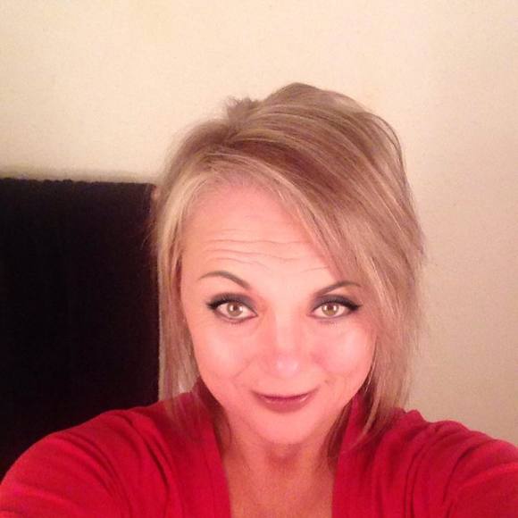 Meet your Posher, Shelly - Picture 1 of 1