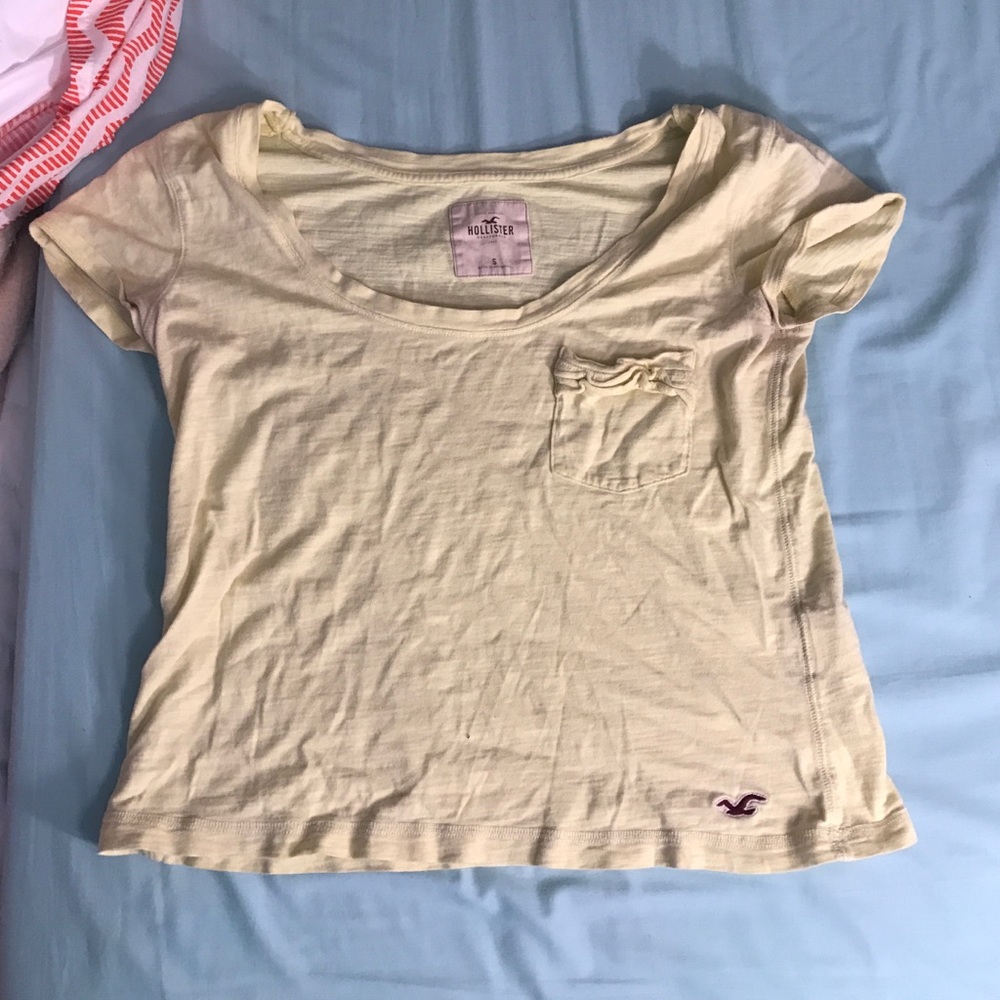 Yellow hollister cropped shirt!