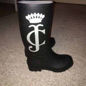 Juicy rain boots!!