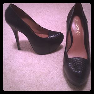 Black ALDO pump