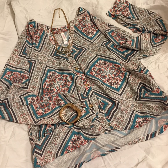 Xhilaration blouse with buttons size M - Picture 1 of 2