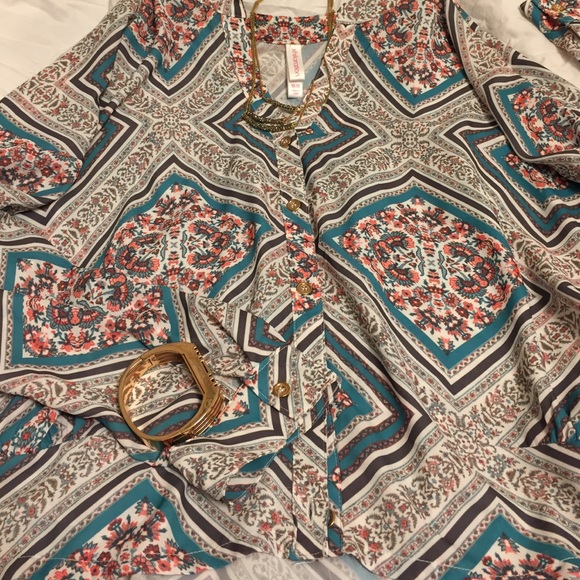 Xhilaration blouse with buttons size M - Picture 2 of 2