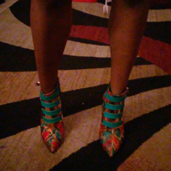 🔥🔥🔥Multi-Colored Snake Pattern Booties 🔥🔥🔥 - Picture 4 of 5
