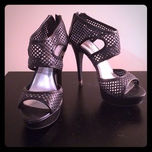 Simply Vera black cage heels