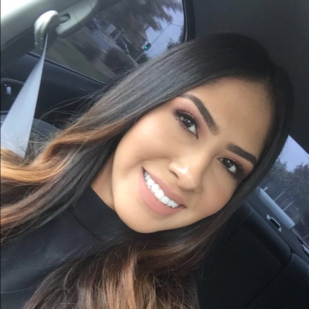 Meet your Posher, Yadira