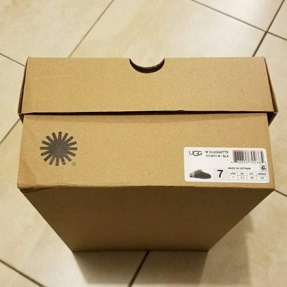 UGG Cluggette Black Sheepskin Slippers Size 7 - Picture 6 of 7