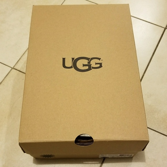 UGG Cluggette Black Sheepskin Slippers Size 7 - Picture 7 of 7