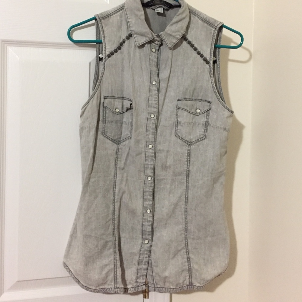♠️BERSHKA STUDDED DENIM TOP, LARGE♠️