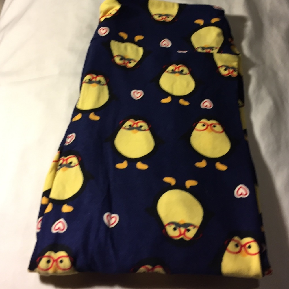BNWT LULAROE PENGUINS 🐧 OS LEGGINGS