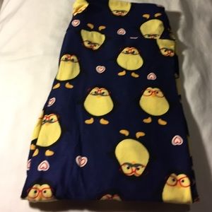 BNWT LULAROE PENGUINS 🐧 OS LEGGINGS