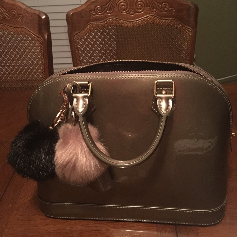 Authentic Louis Vuitton Monogram Vernis Alma PM