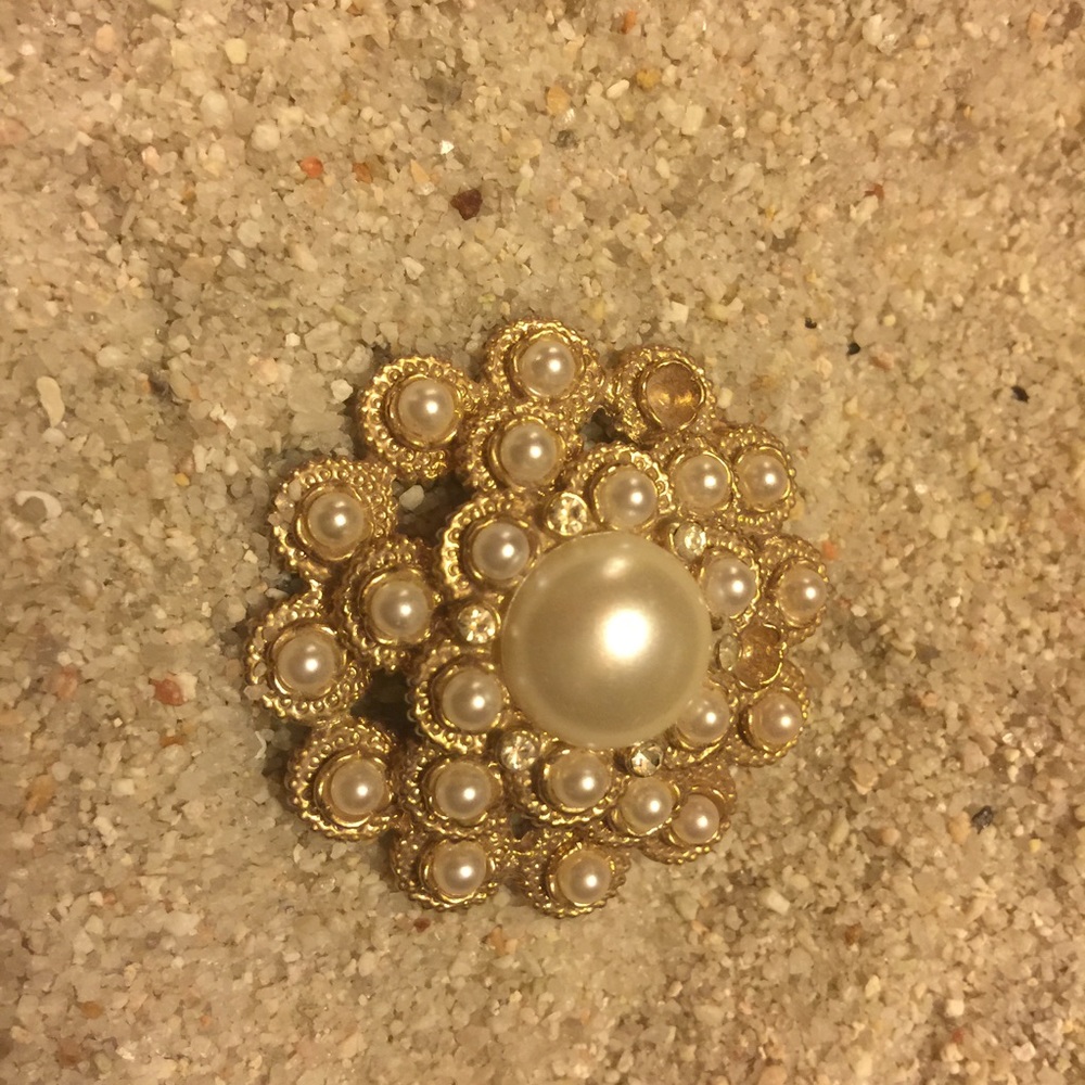 Pearl pin