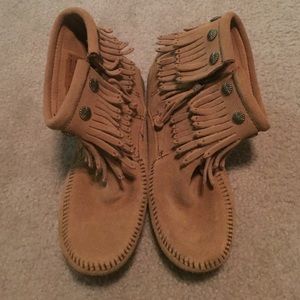 Size 7 Tan Minnetonkas