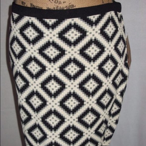 Bloomingdale's Dresses & Skirts - SUMMER $17 SALE 🏝 Rachel Roy Geometric Mini Skirt
