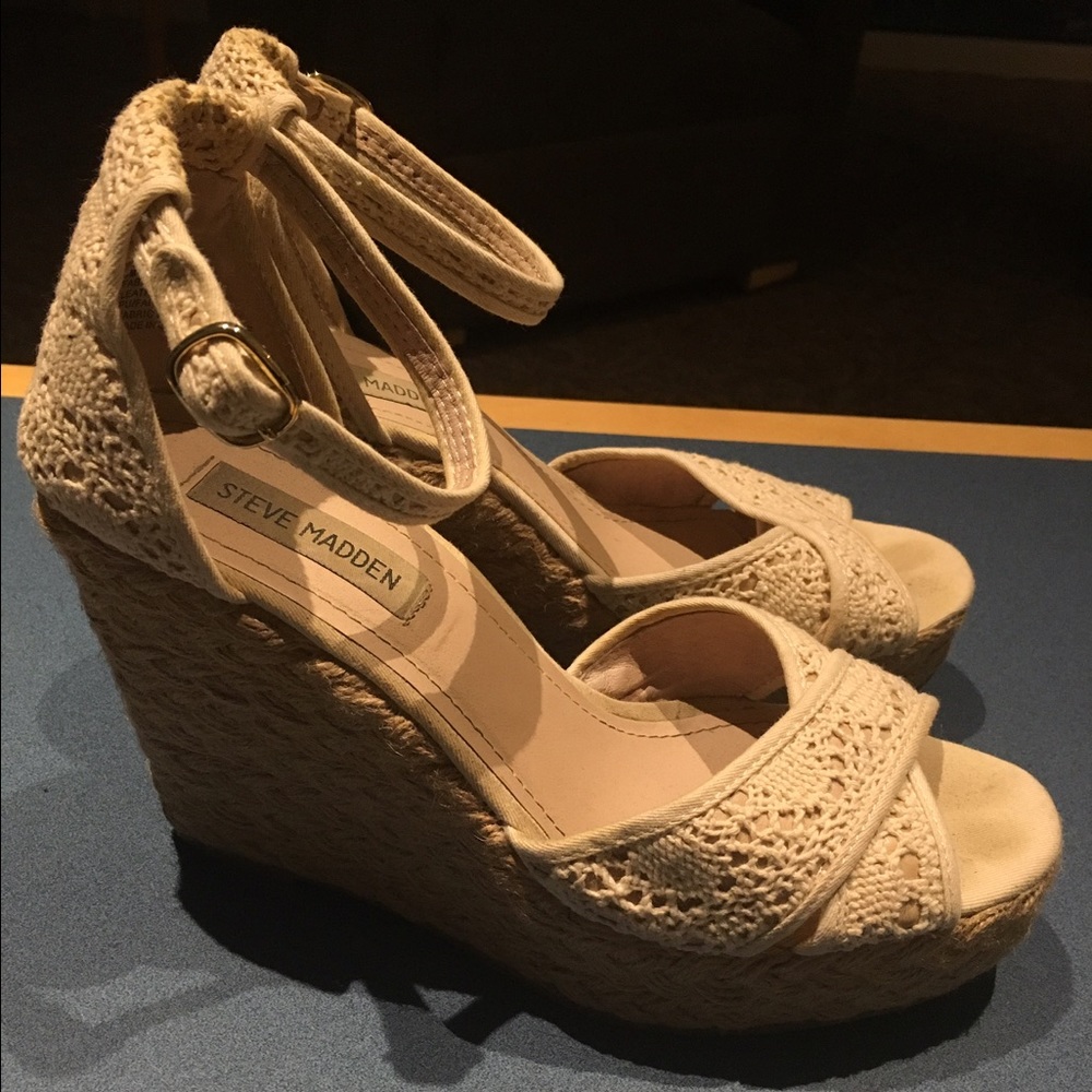 Steve Madden White Wedges! Size 9