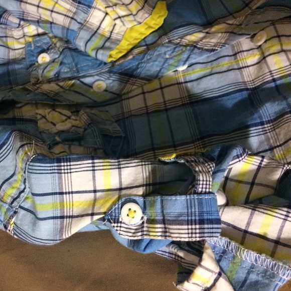 3-6 month boy button down shirt - Picture 2 of 3