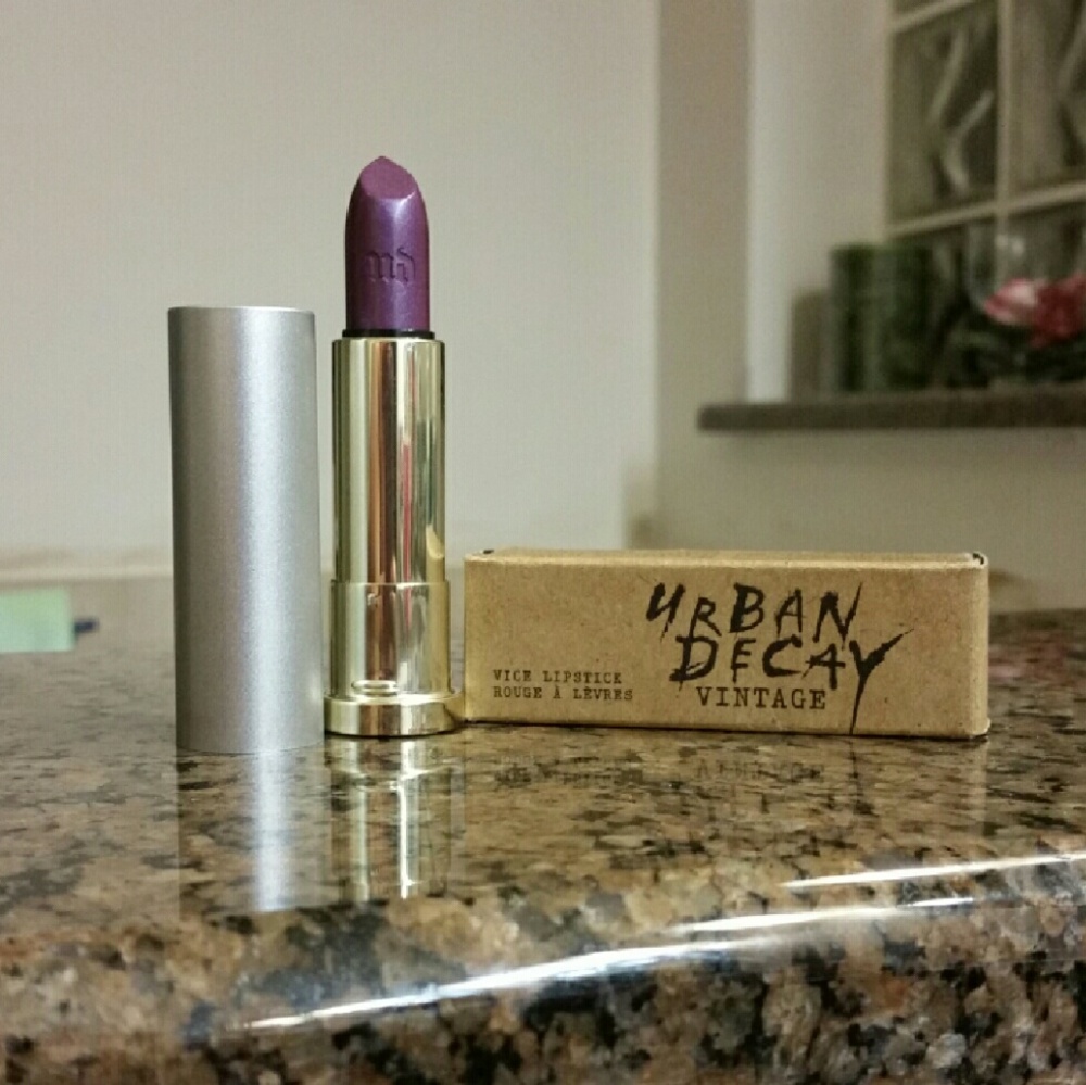 LAST CHANCE - Urban Decay Vintage Vice Lipstick