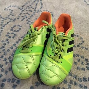 Boys soccer cleats size 2