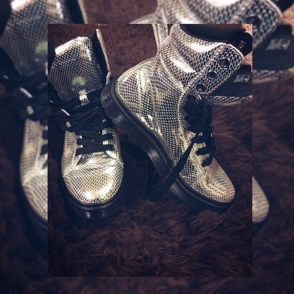 Dr. Martens Shoes - Dr. martens Air Wair! Size 5