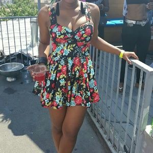 Floral romper with pockets