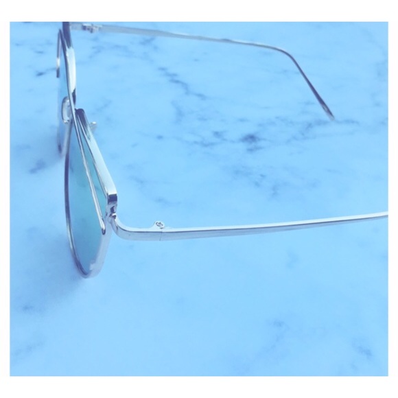 Rose Gold Mirrored Sunglasses - Picture 3 of 4