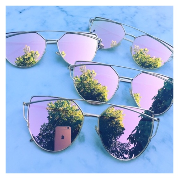 Rose Gold Mirrored Sunglasses - Picture 4 of 4