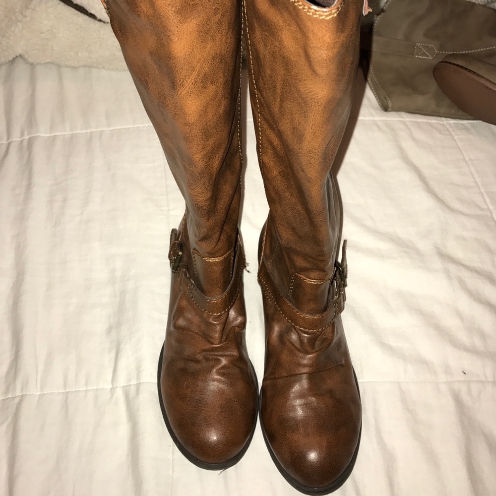 Boots - Picture 2 of 3