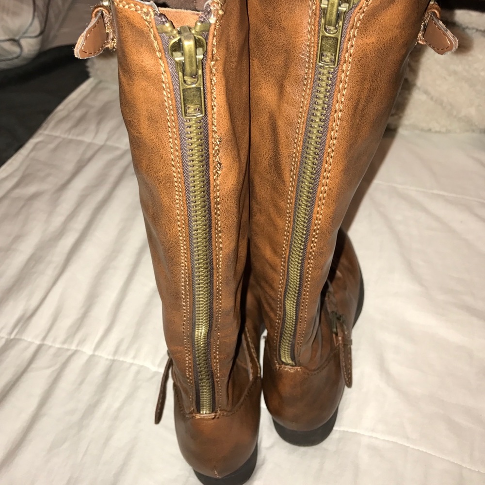 Boots - Picture 3 of 3