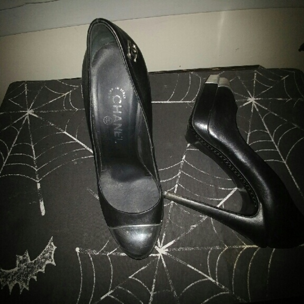 A black 3inch black and silver toe Chanel pump