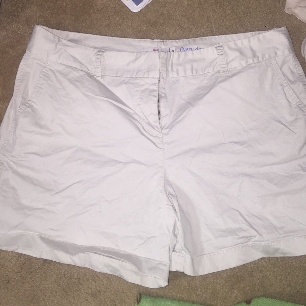 Vineyard Vines beige shorts