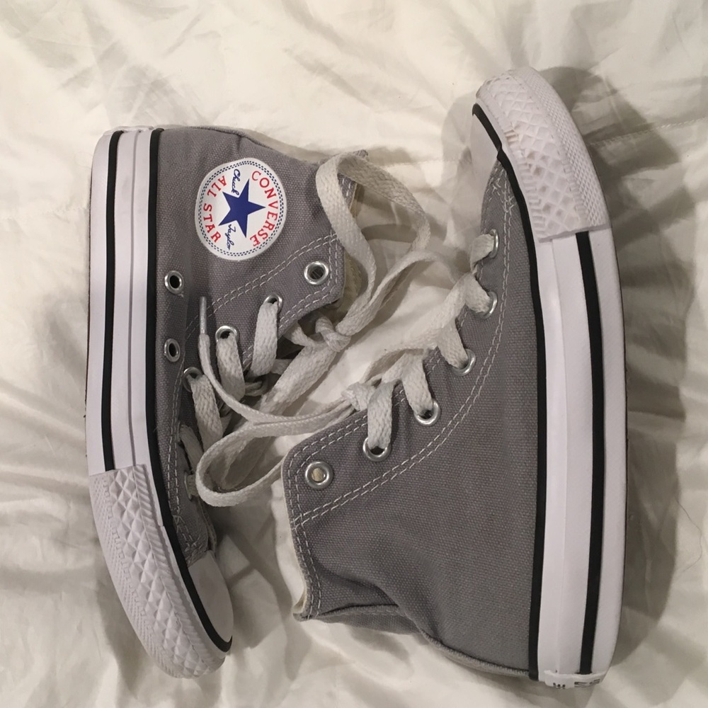 Little girls gray hightop converse Sz. 12