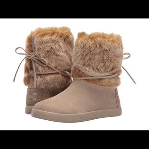 NEW TOMS women's faux hair nepal boots